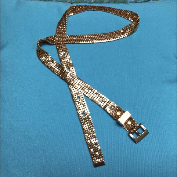 Ladies gold metallic belt. - Picture 1 of 2